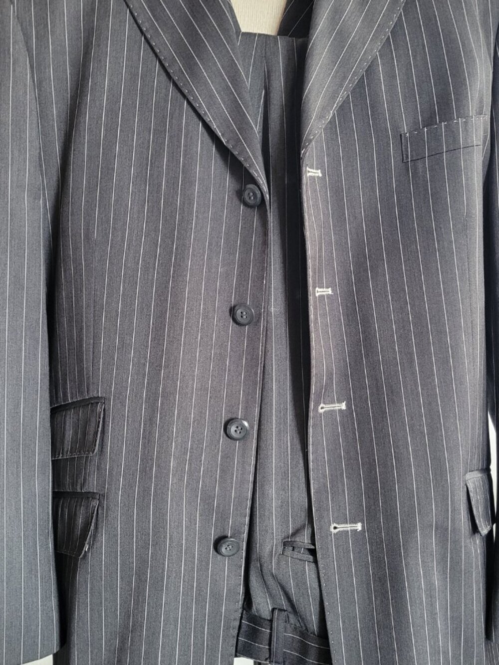 J Ferrar of Italy 3-Piece Charcoal Pinstripe Suit (Size: 42 R /35 W) - Picture 7 of 15